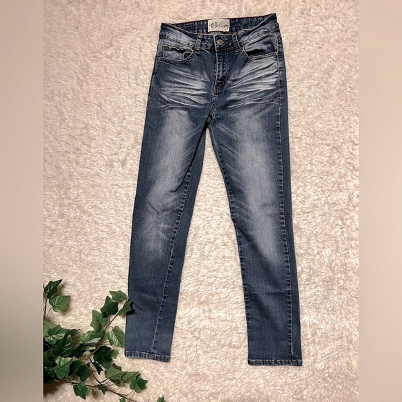 L & B mid rise Blue Jeans - Picture 2 of 12